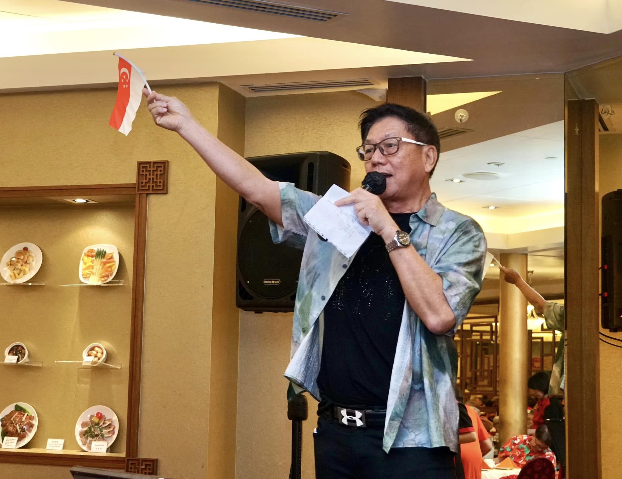 Gim Hong performing live